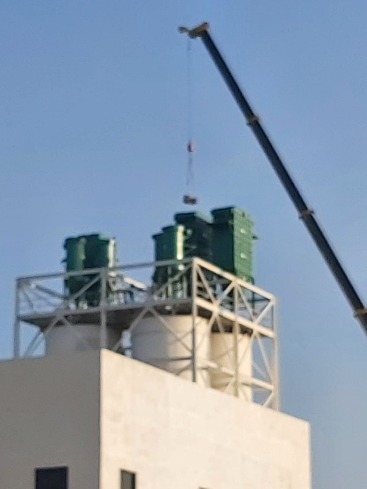 Maniobras grúa estructura industrial Altamira Tamaulipas JALMOR
