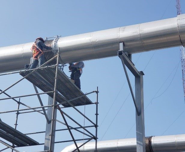 Instalación de juntas de expansión en sistema hidrosanitario industrial Altamira JALMOR